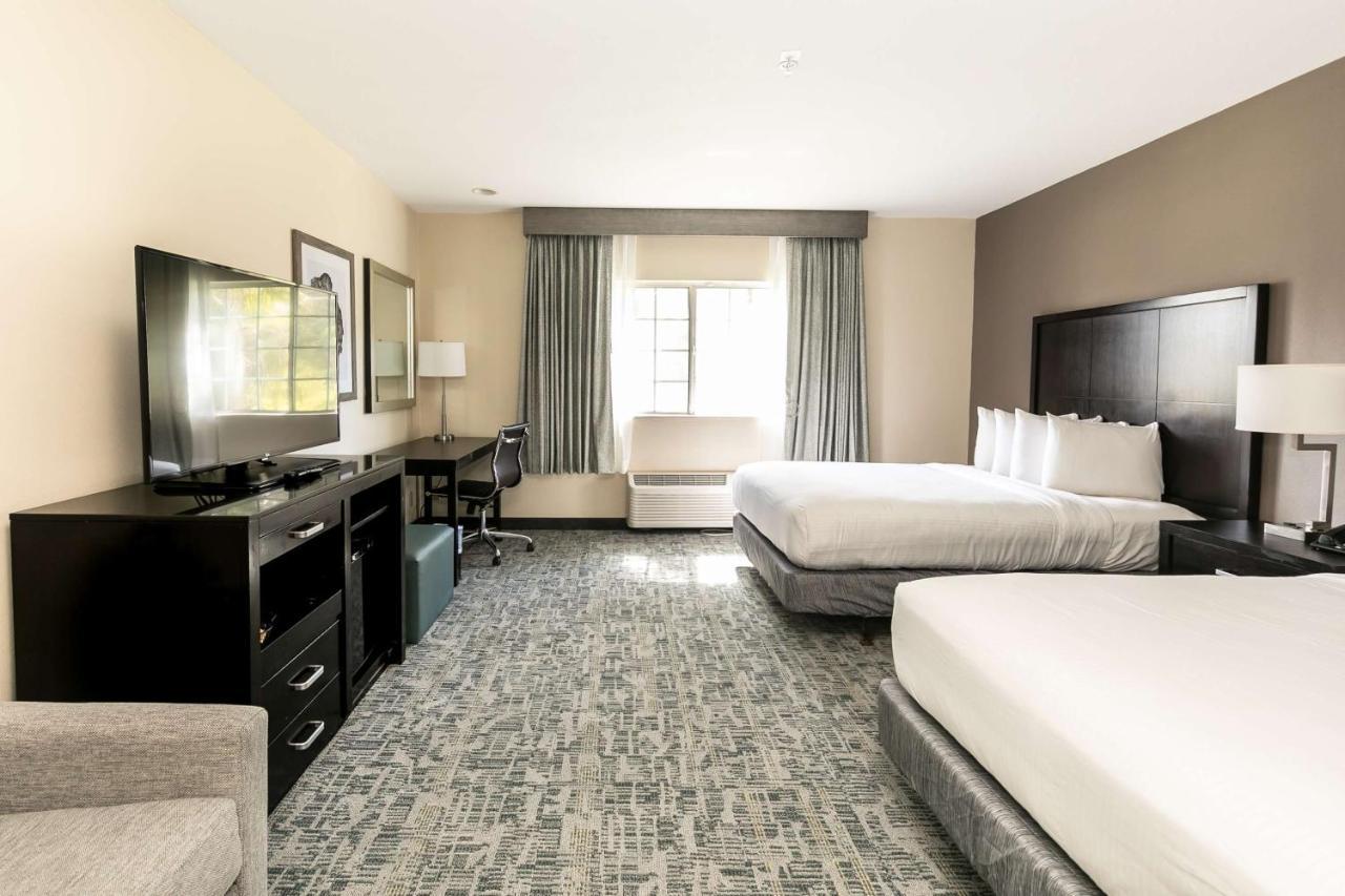 Queen Room Two Queen Beds Bath Tub Disability Access or Non-Smoking