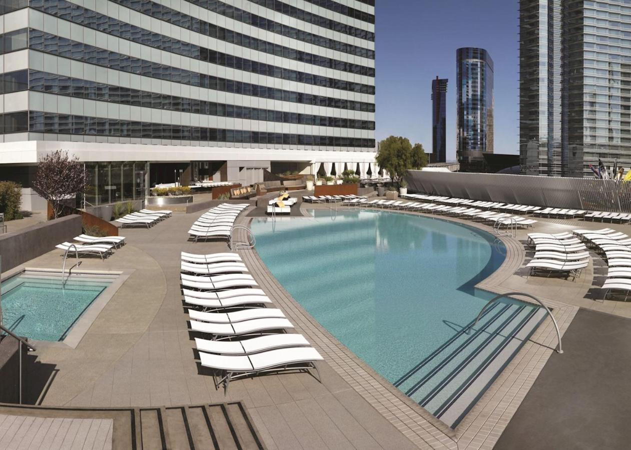 King Suite Pool View