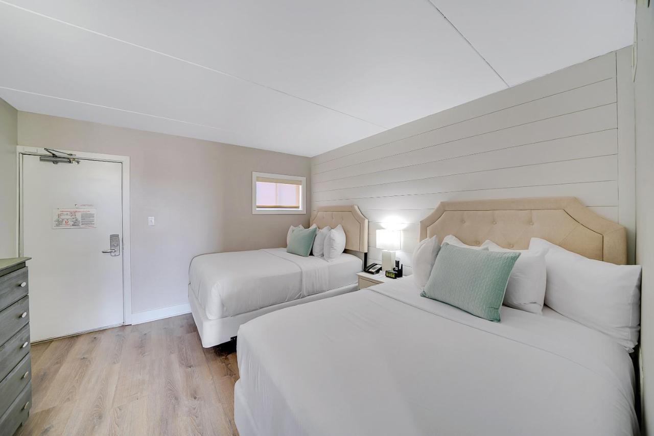 Deluxe Queen Suite Kitchenette Ocean View