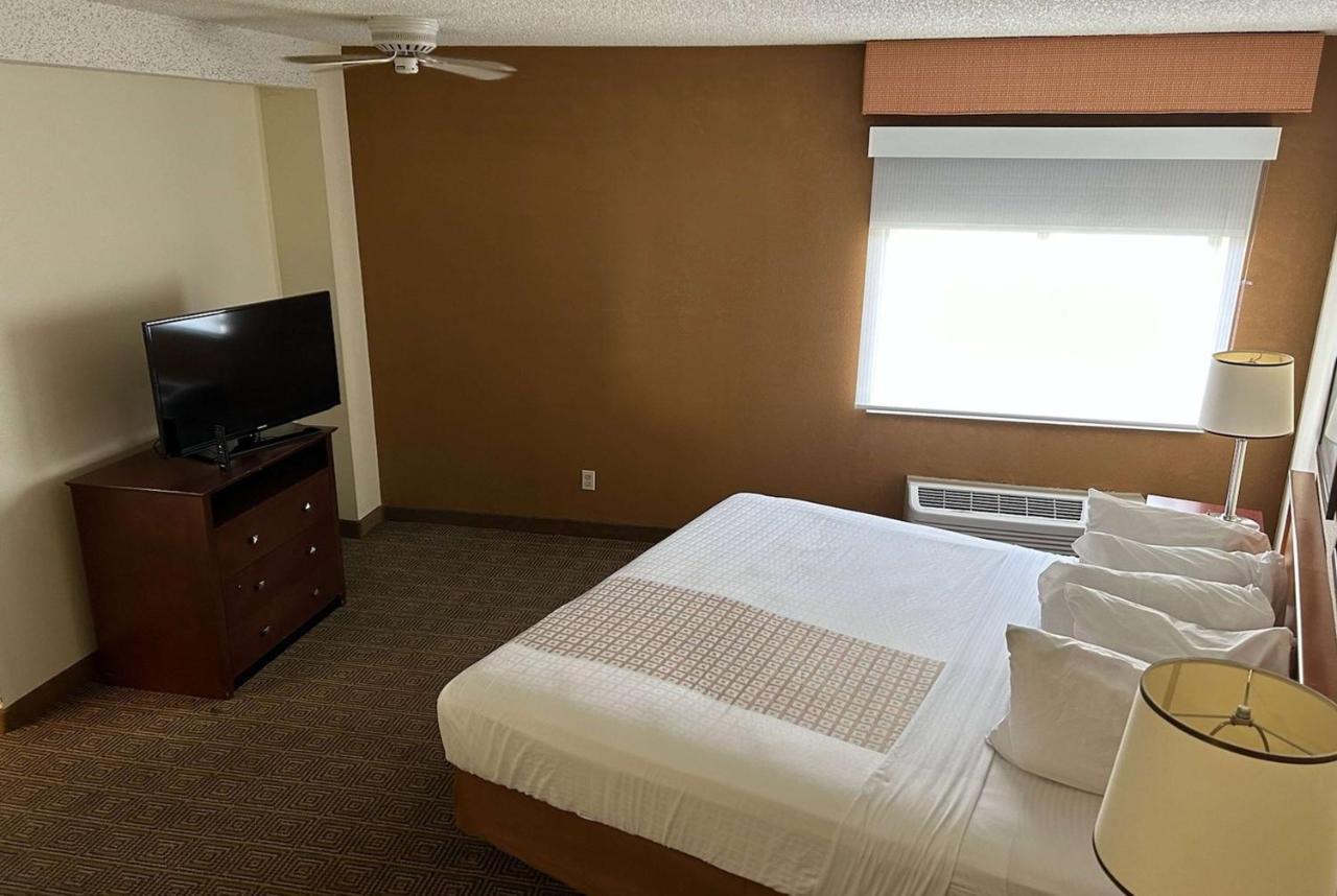 One-Bedroom King Suite Non-Smoking