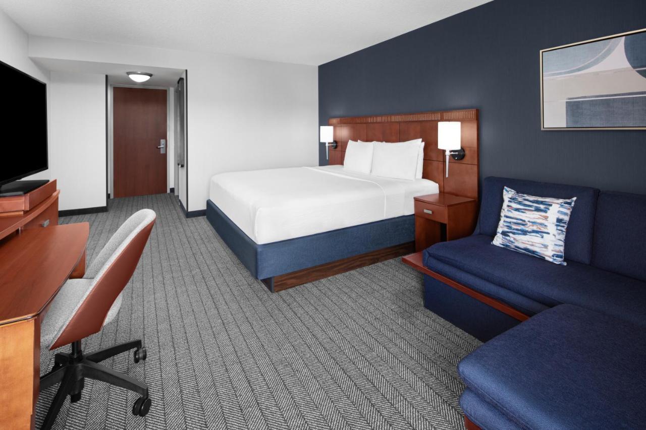 King Room Courtyard View Sofa Bed