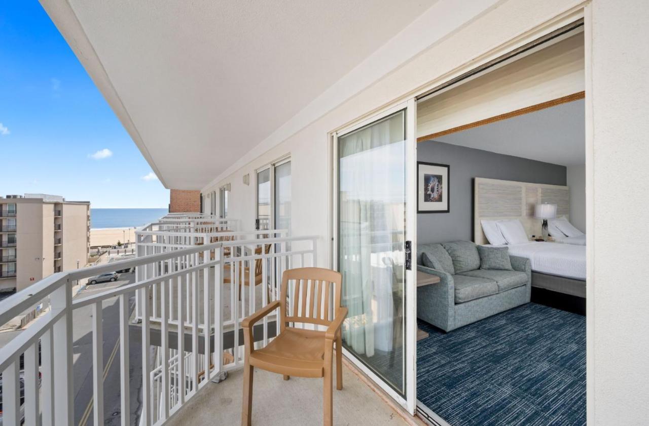 Balcony Two Queen Beds Sofa Bed Side Ocean View