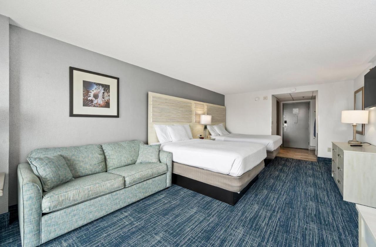 Balcony Two Queen Beds Sofa Bed Side Ocean View