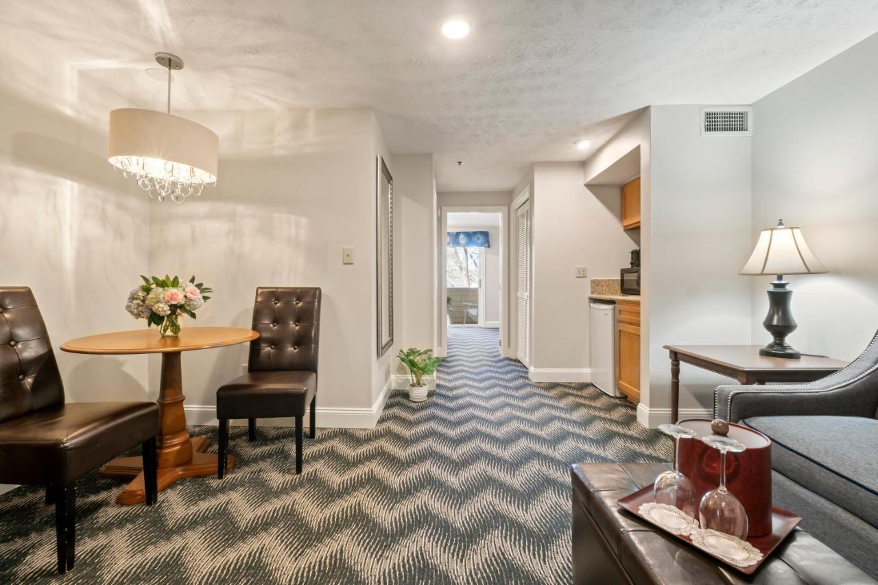 One-Bedroom King Suite