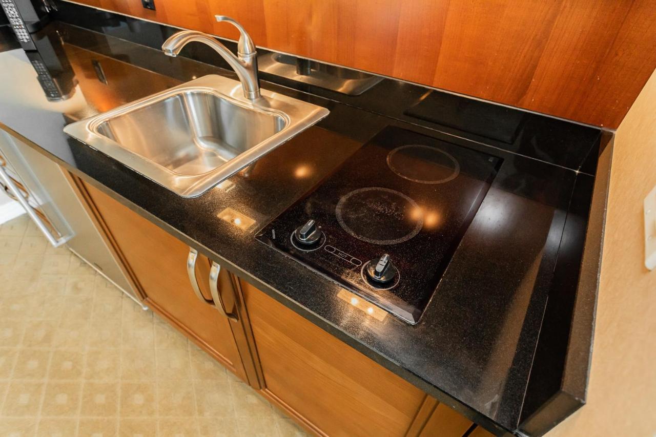 Deluxe King Studio