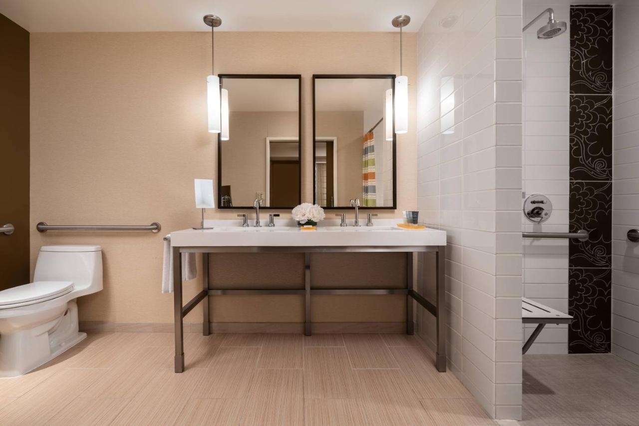 Junior King Suite