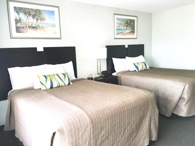 Side View Double Queen Room