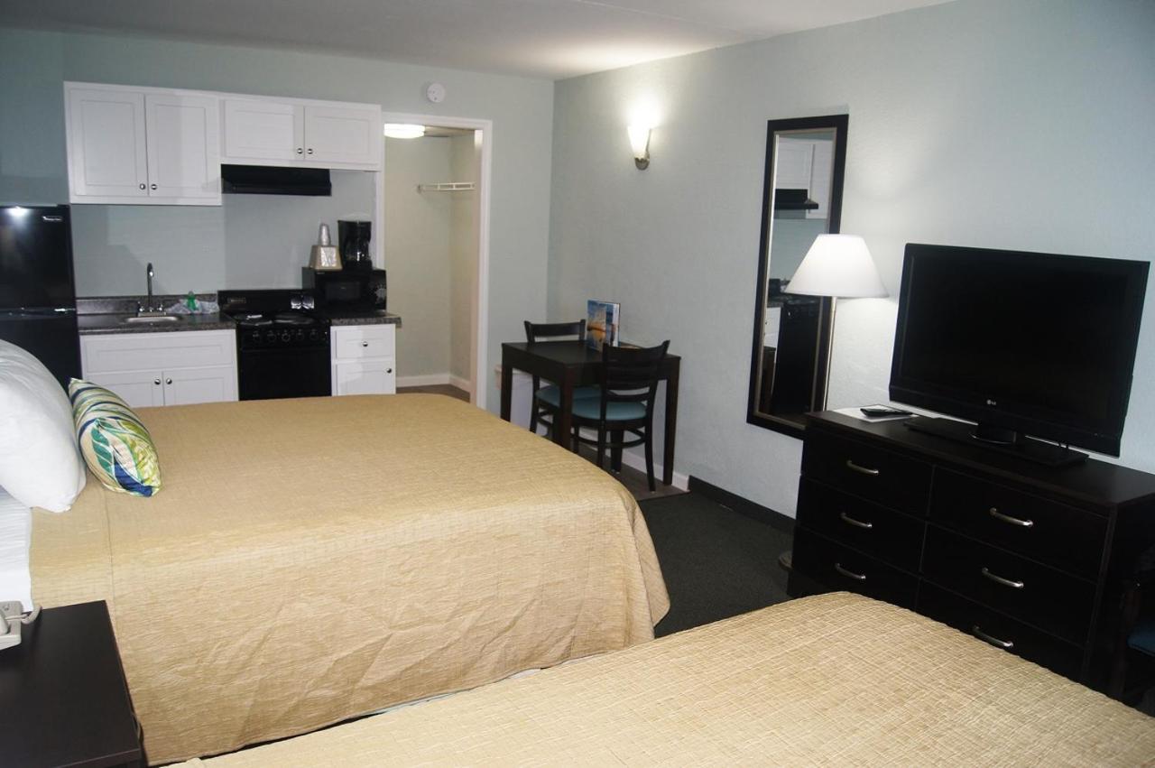 Non-Oceanfront Double Queen Kitchen