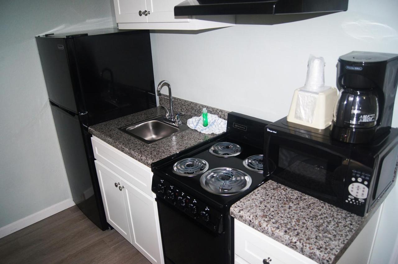 Non-Oceanfront Double Queen Kitchen