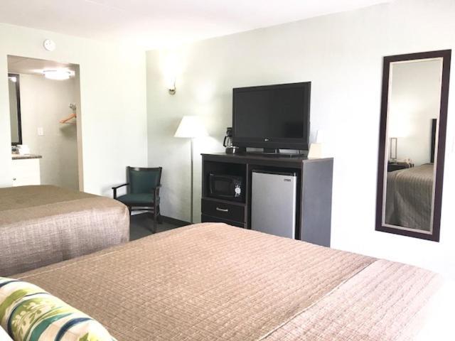 Side View Double Queen Room