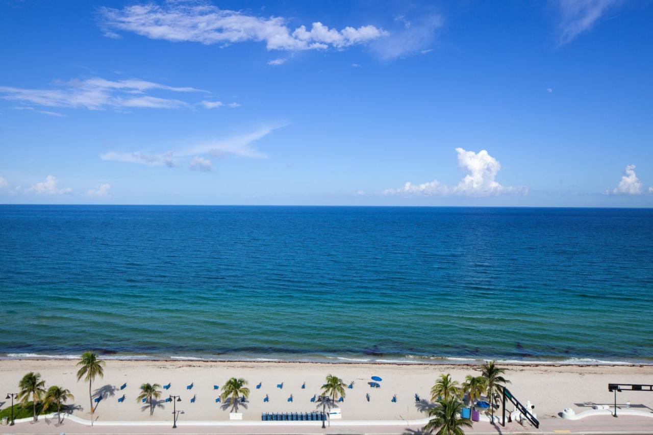 W Corner One-Bedroom Queen Suite Oceanfront Mobility or Hearing Accessible Roll Shower