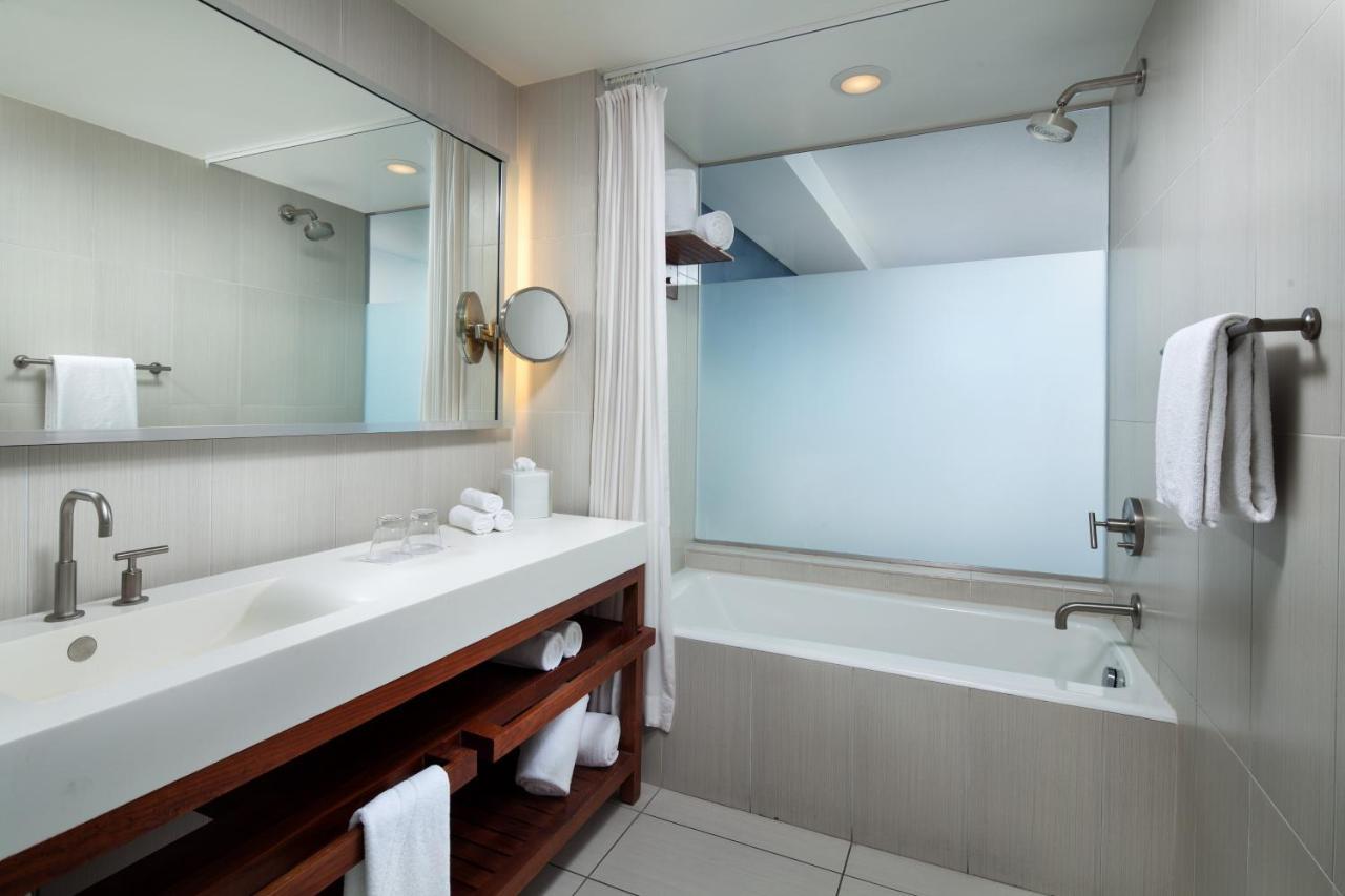 Superior King Room Ocean View Balcony Mobility or Hearing Accessible Tub
