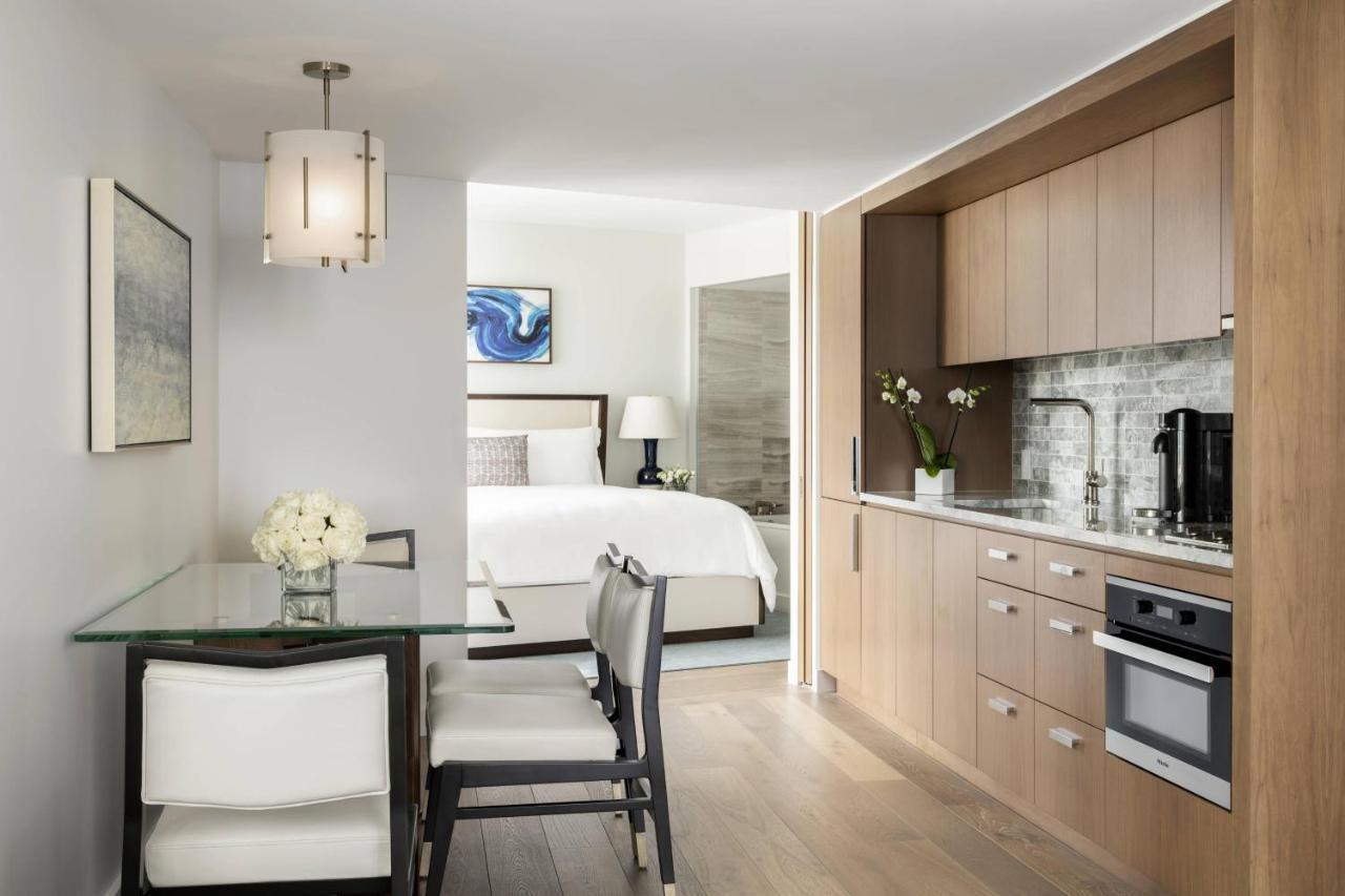 Deluxe Corner Suite Ocean View