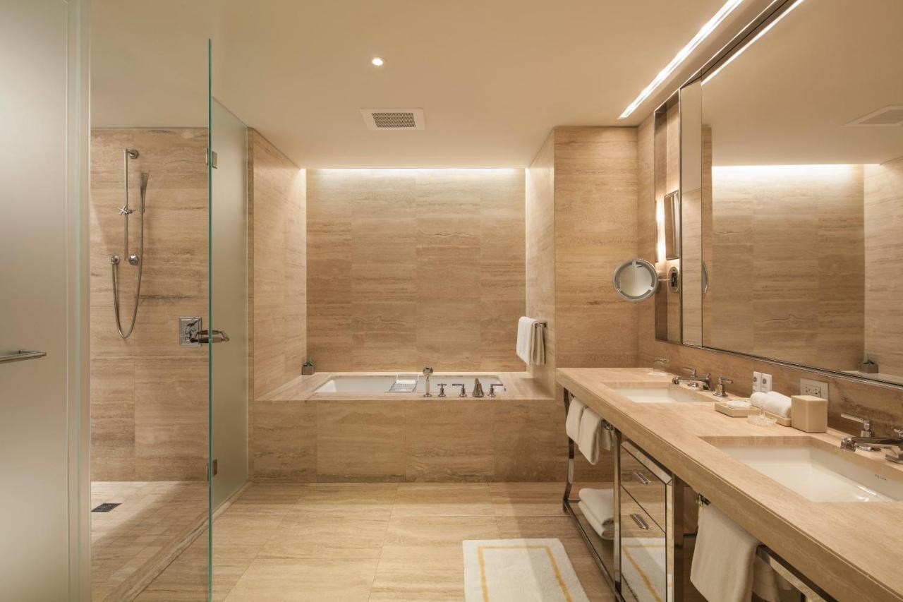 Royal Oceanfront Suite Suite 2 King