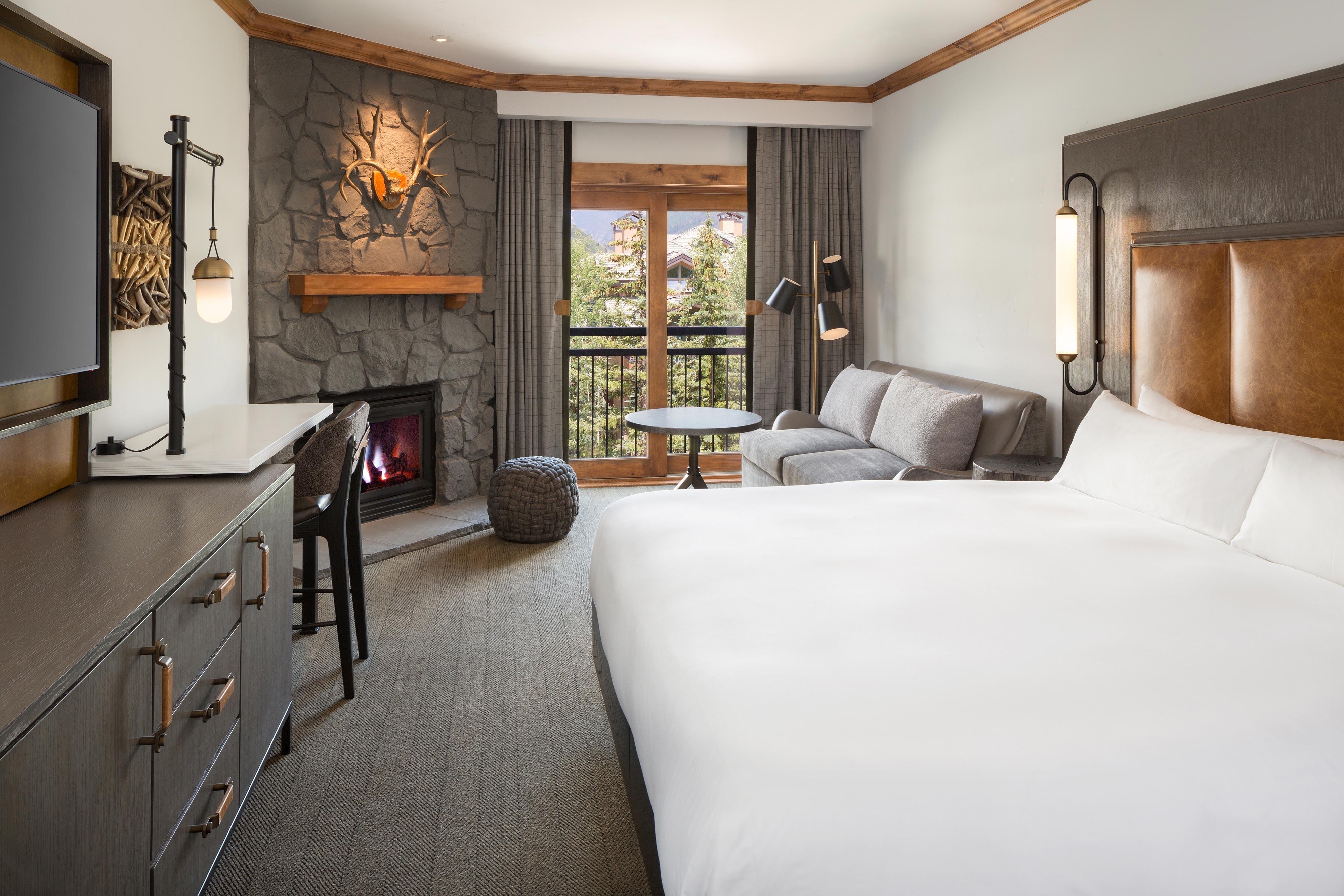 Deluxe King Room Fireplace