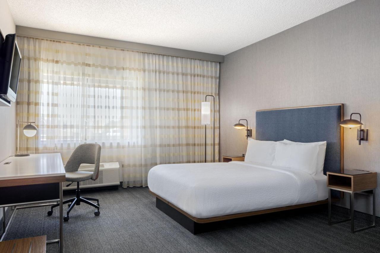 One-Bedroom Queen Suite Bathtub Sofa Bed Mobility Access or Hearing Accessible