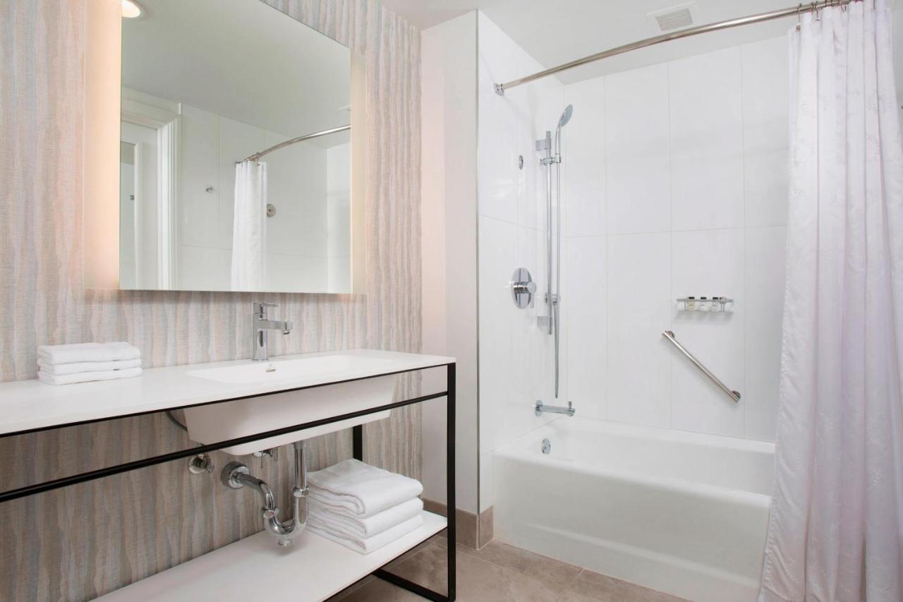 Double Room Two Double Beds Tub Ocean View Mobility Accessible