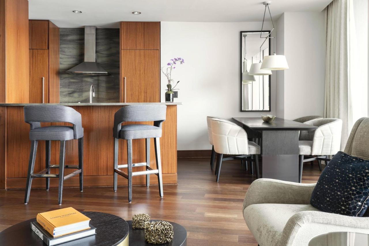Coastline View 1 Bedroom Suite Roll Shower Mobility Hearing Accessible
