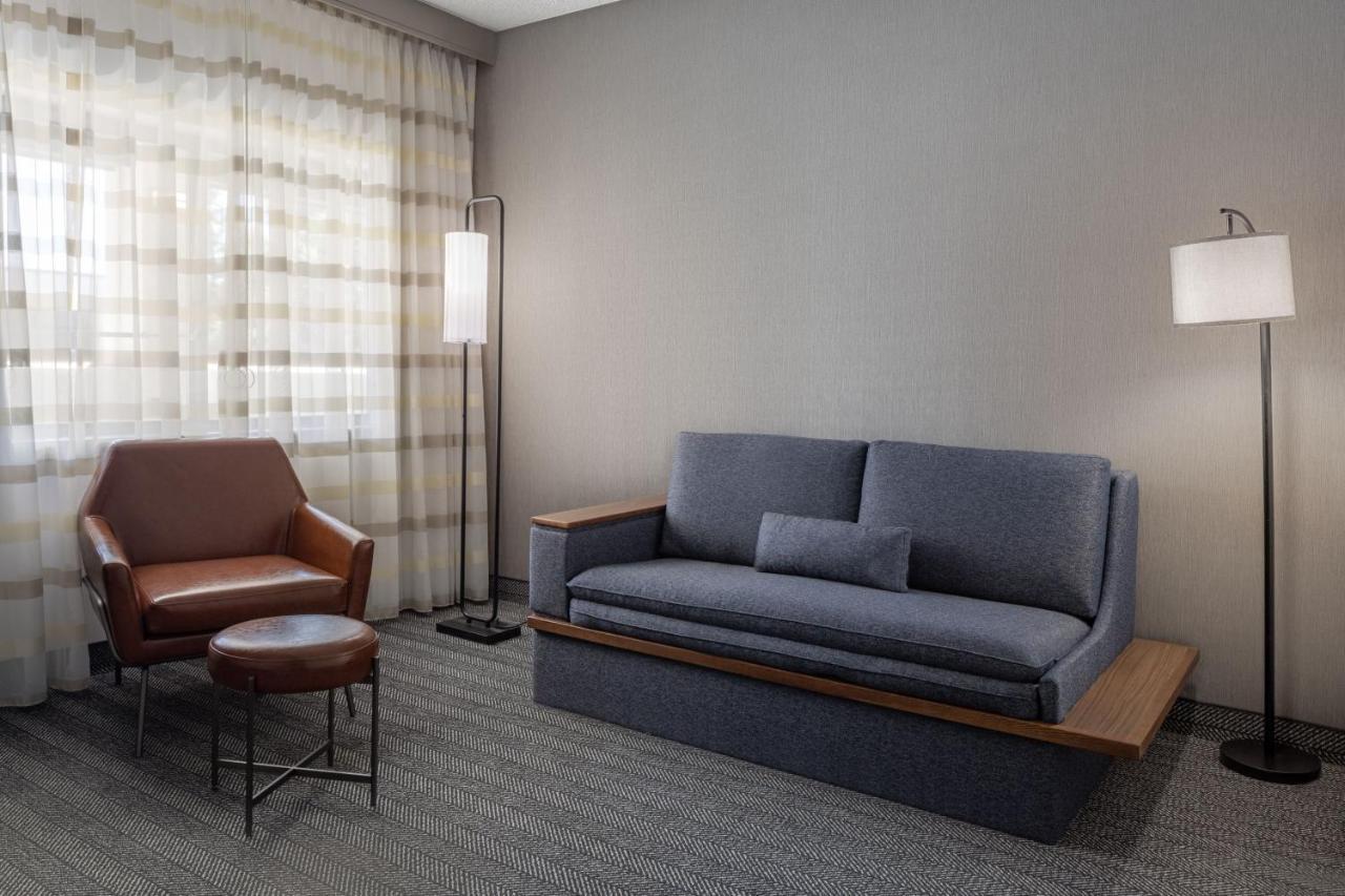 One-Bedroom Queen Suite Bathtub Sofa Bed Mobility Access or Hearing Accessible
