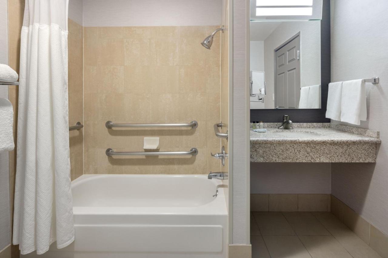 One-Bedroom Queen Suite Bathtub Sofa Bed Mobility Access or Hearing Accessible