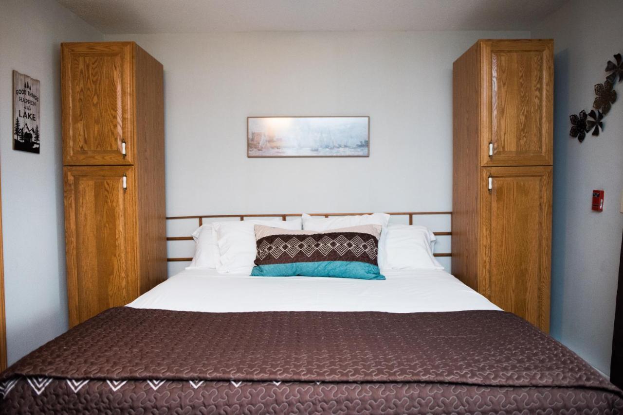 One Bedroom Lakeside
