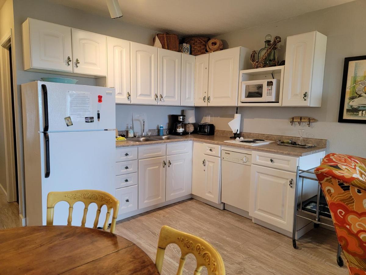 2nd Floor Deluxe Condo Balcony Dog Friendly