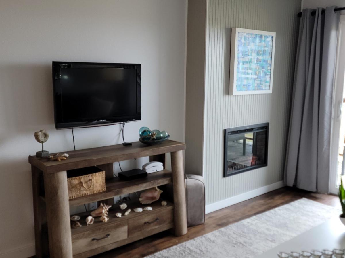2nd Floor Deluxe Condo Balcony Dog Friendly