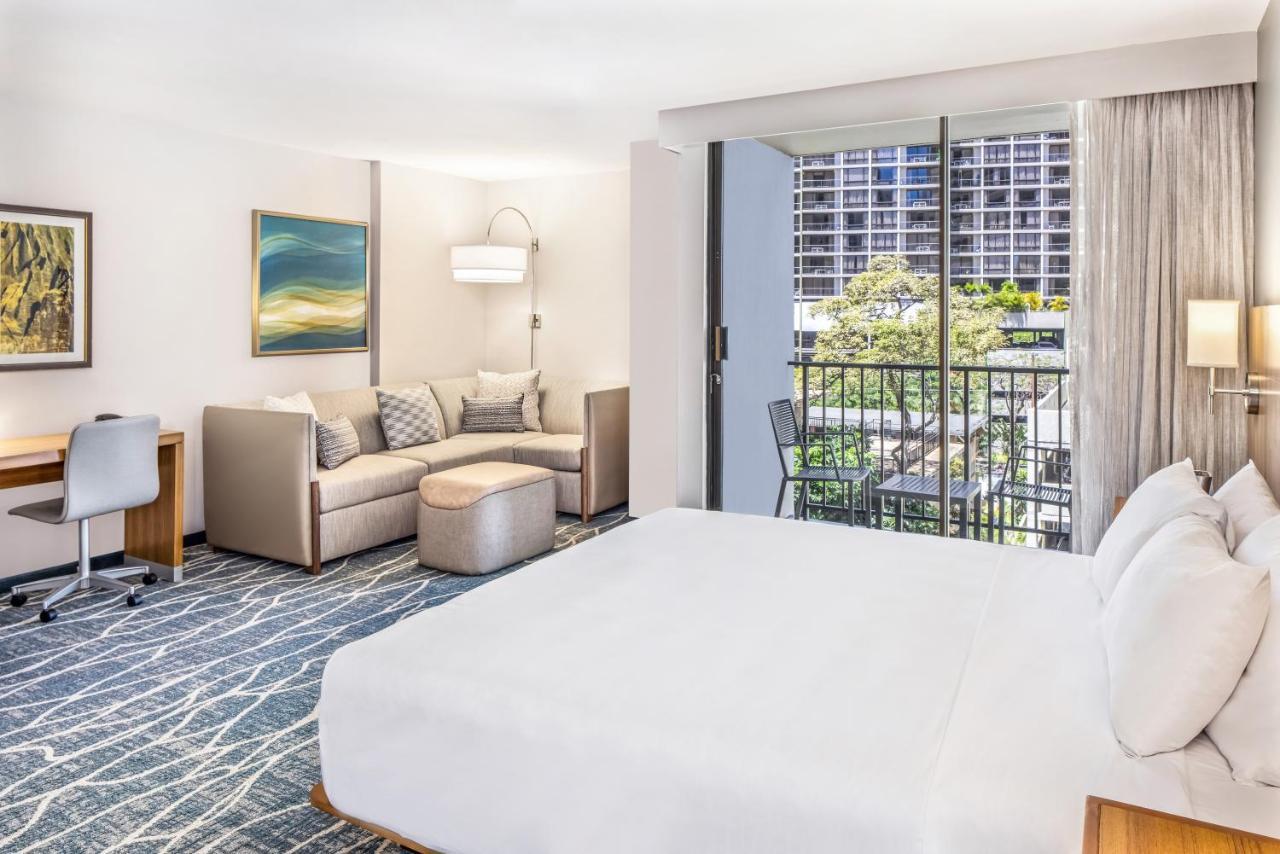 King Room Bathtub sofa bed city view – Disability Access