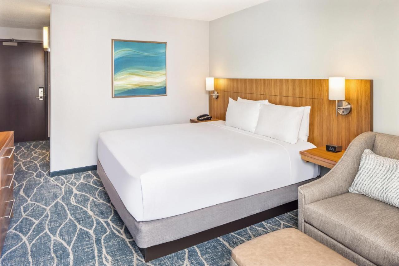 Deluxe King Room Sofa Bed City View