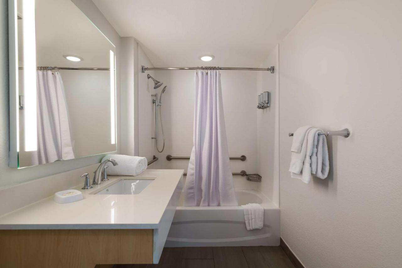 One-Bedroom King Suite Courtyard View
