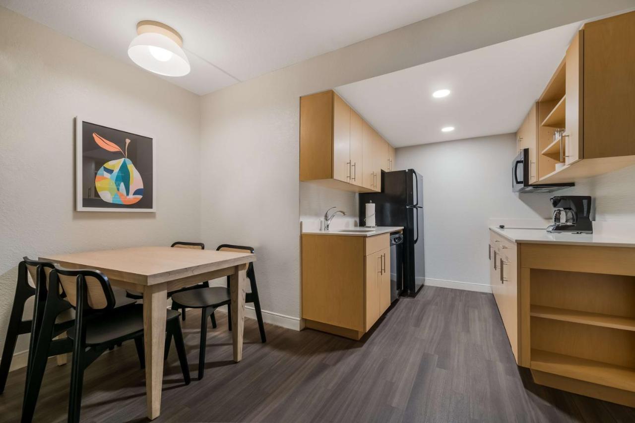 One-Bedroom King Suite Courtyard View