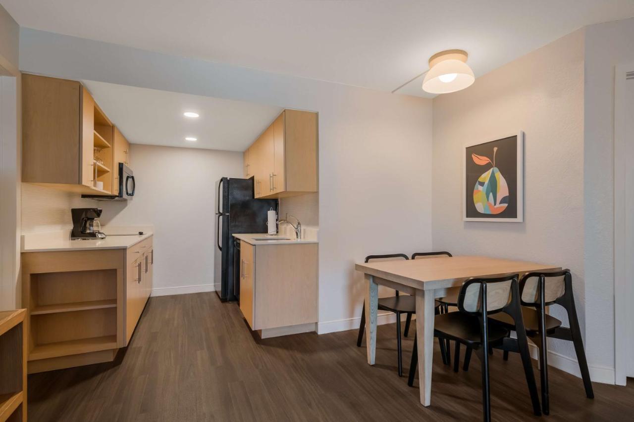 One-Bedroom King Suite Courtyard View