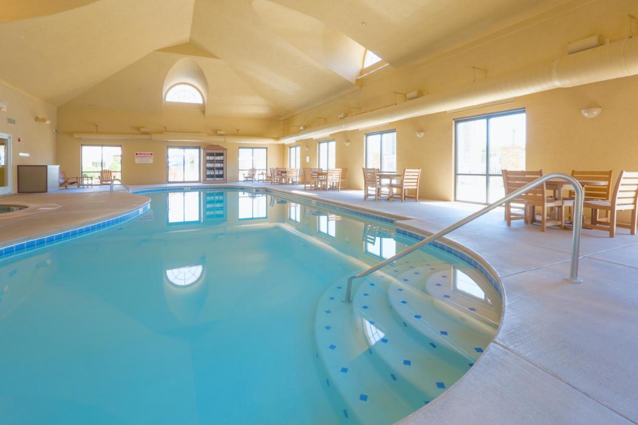 Deluxe Queen Mountain Water Park View Inn