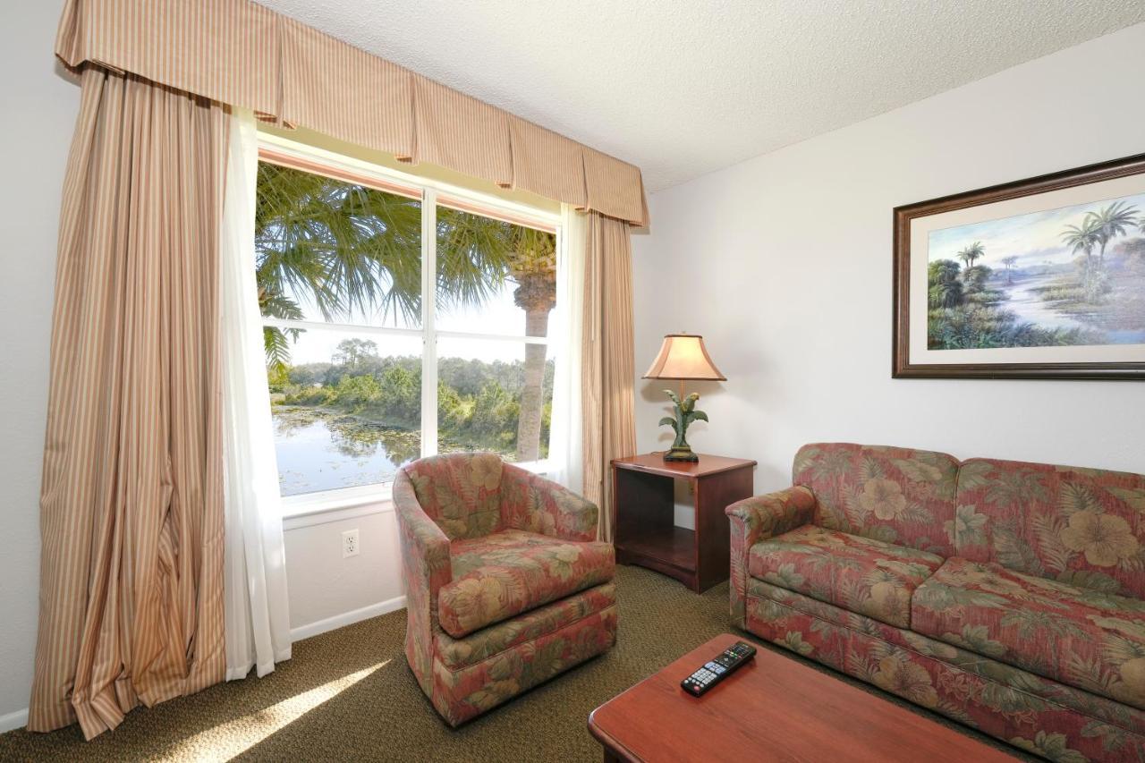Deluxe One-Bedroom Suite Balcony