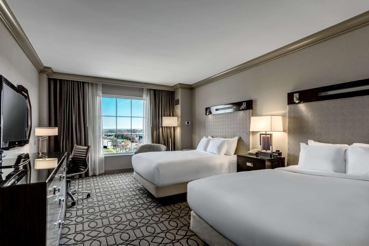Queen Room Two Queen Beds City View