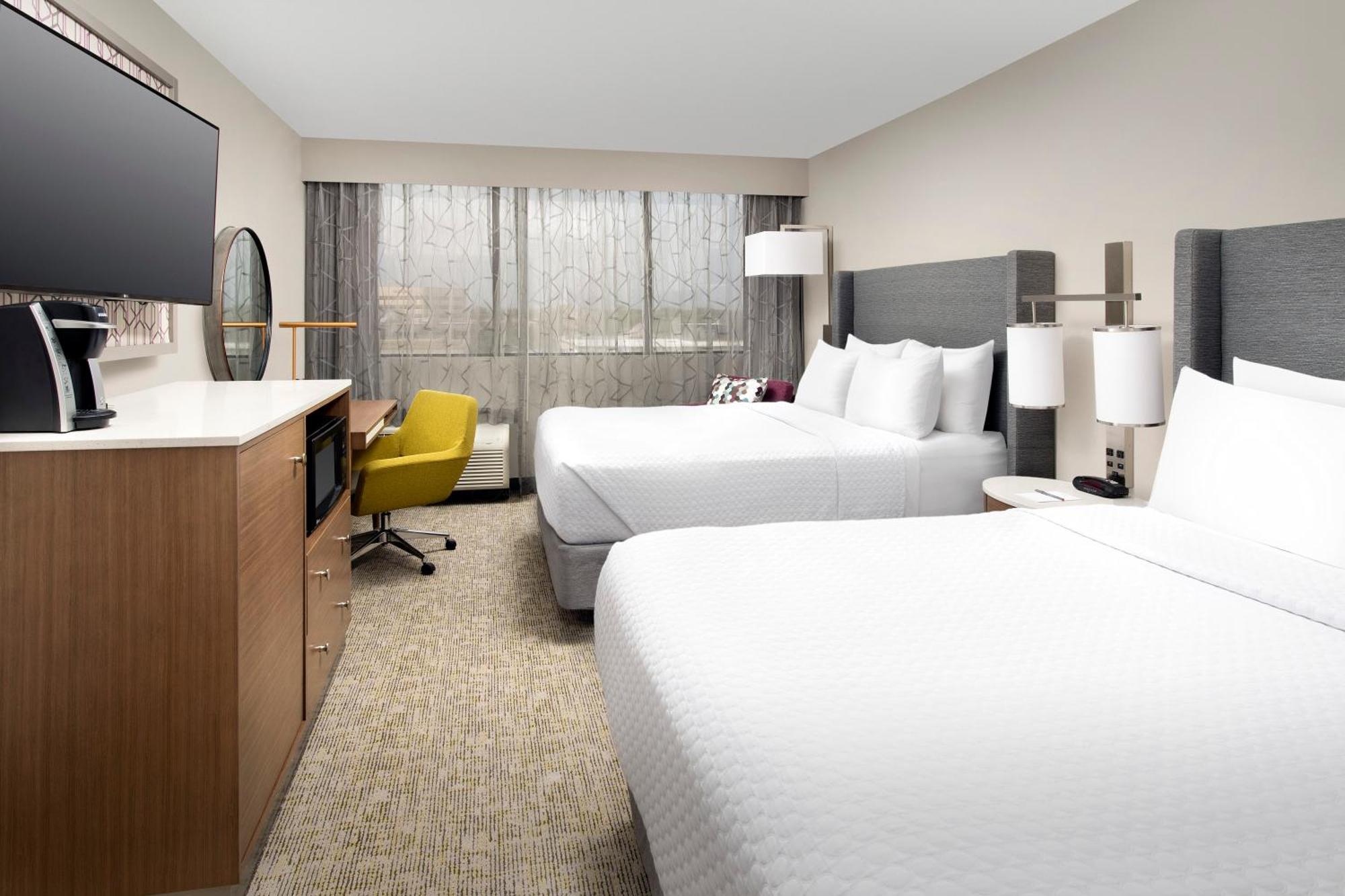 Standard Queen Room Two Queen Beds Mobility Accessible Tub
