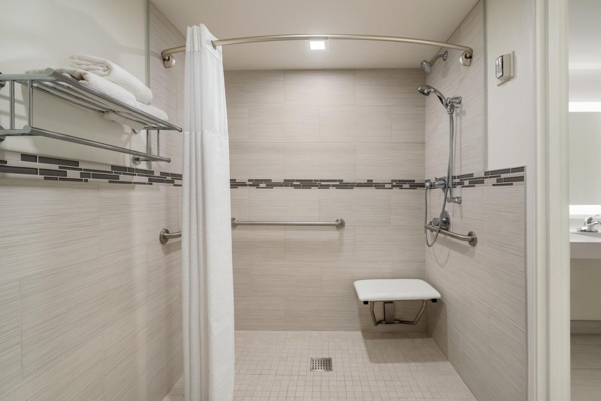 King Room Roll Shower Disability Access or Non Smoking