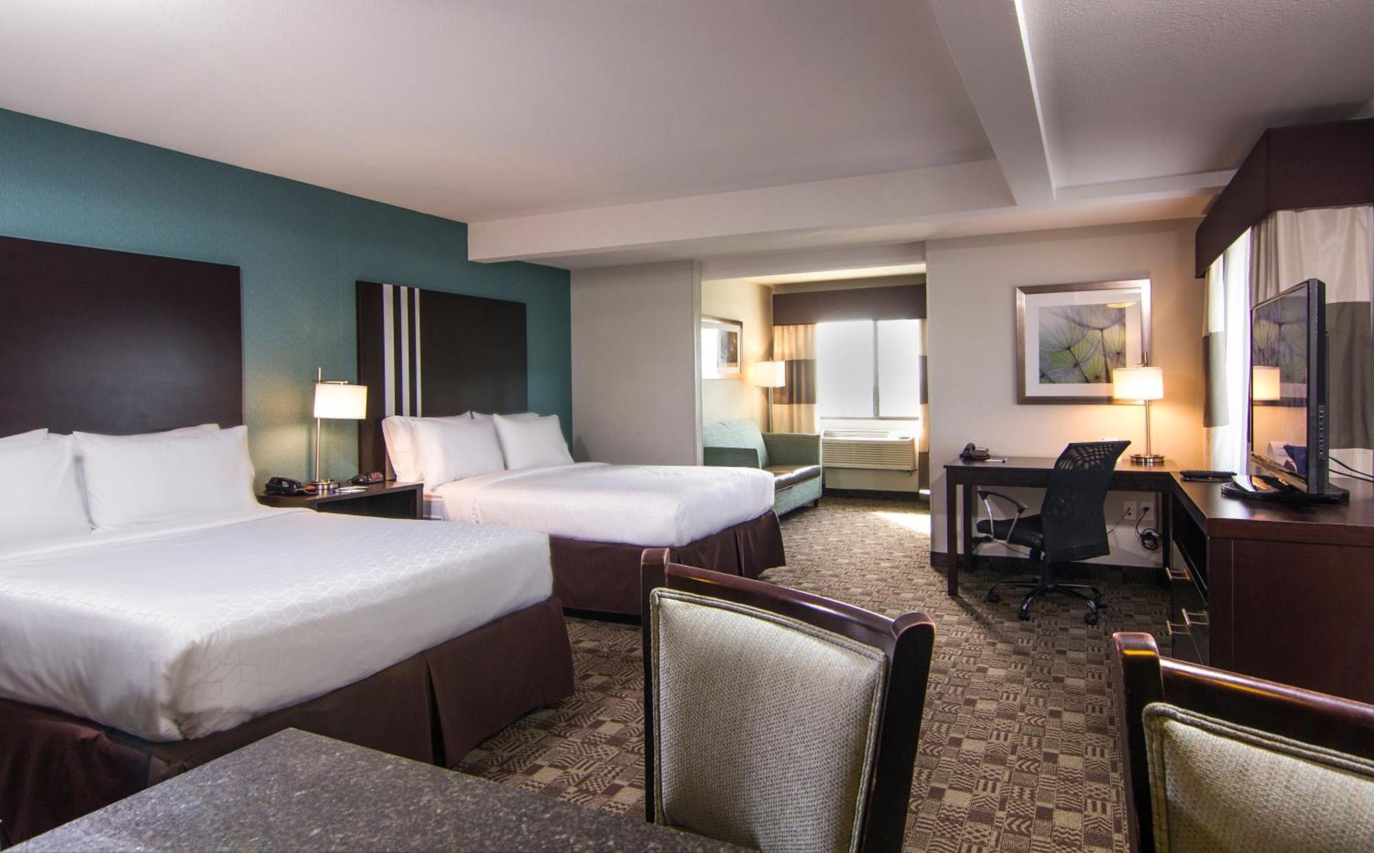Queen Suite Two Queen Beds