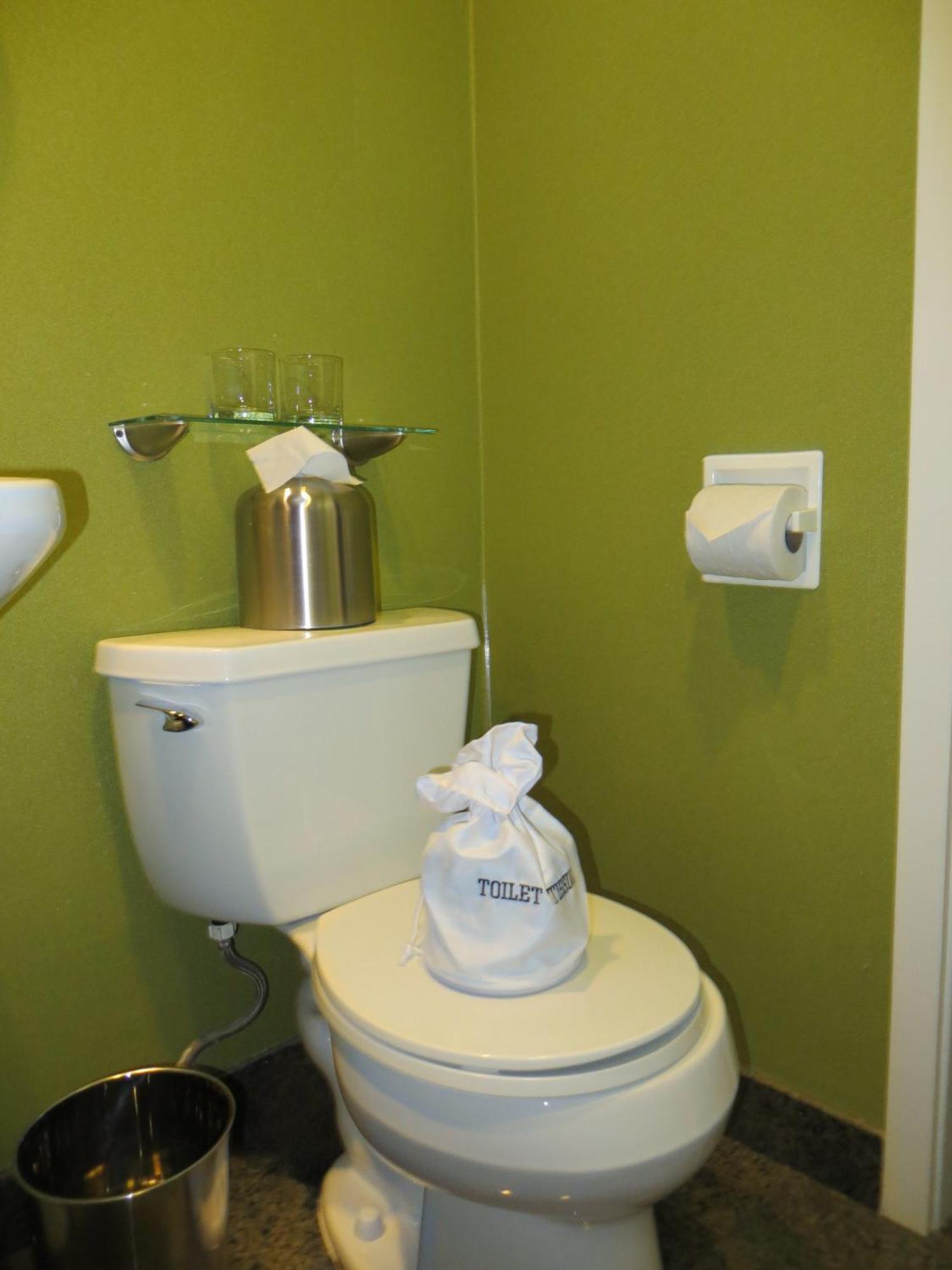 Deluxe Double Queen Room