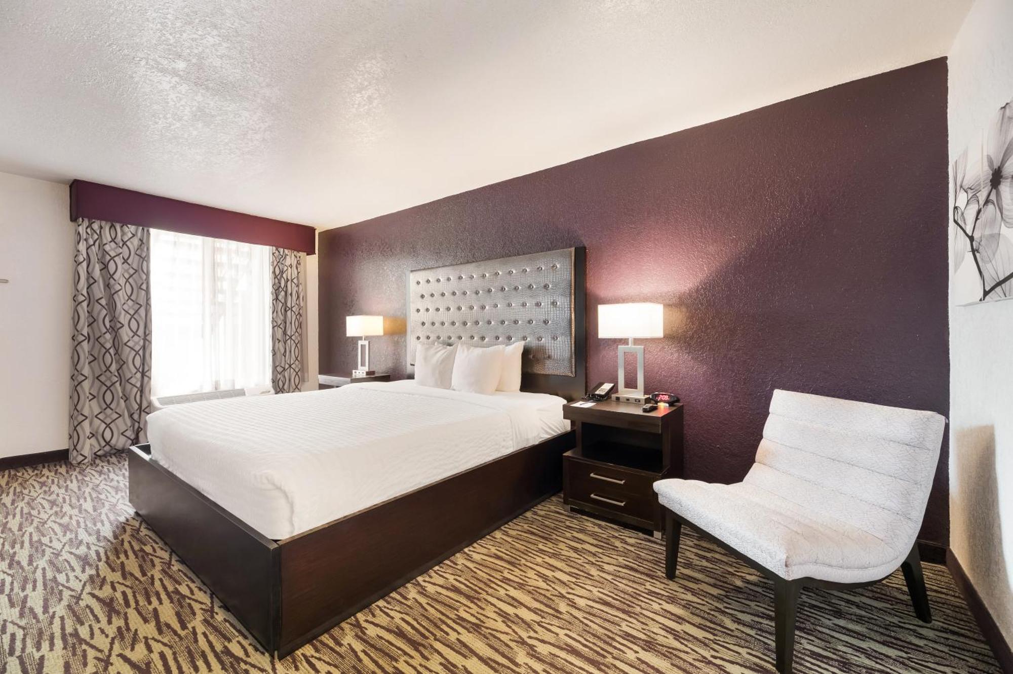 King Room Poolside No Resort Fee