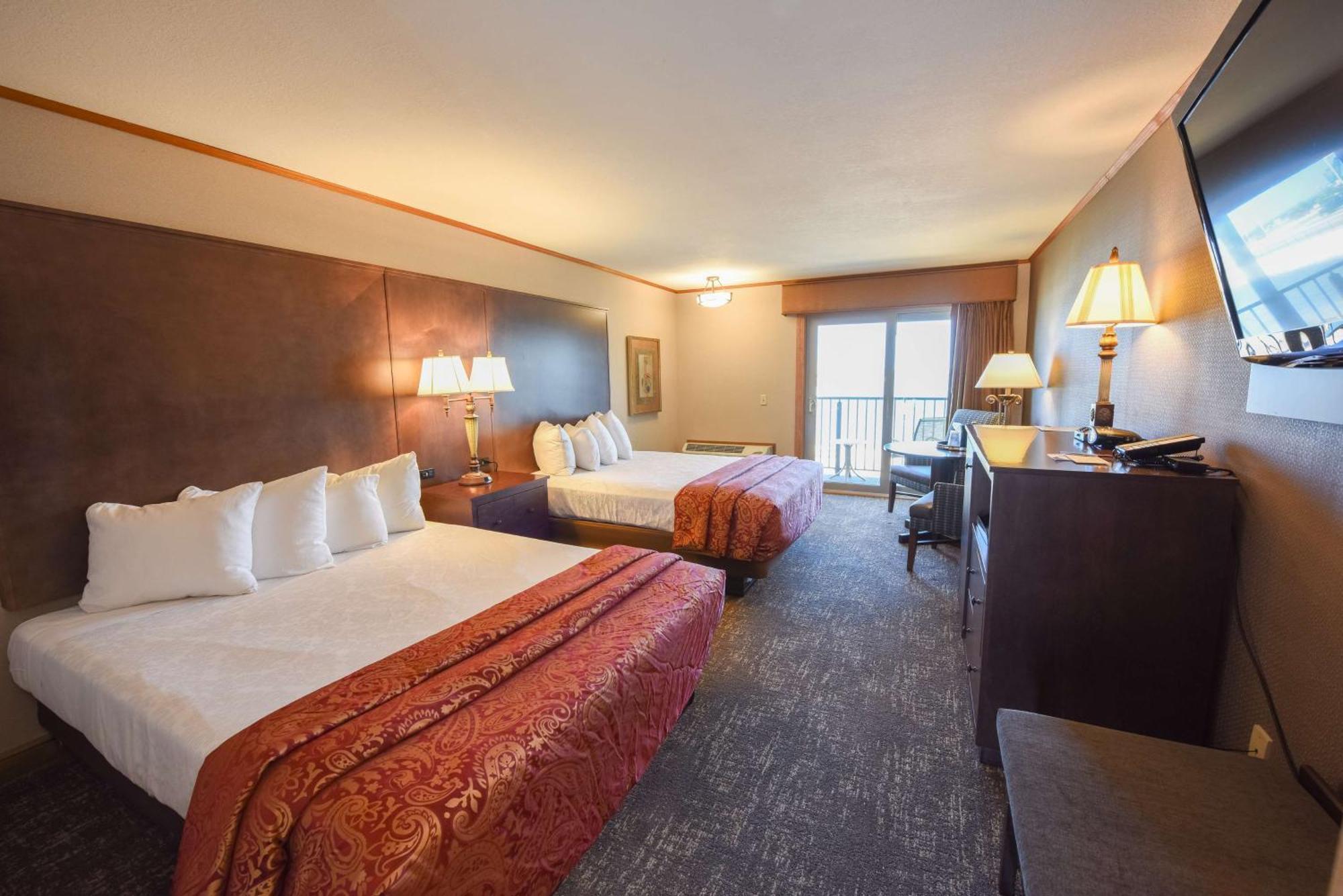 Queen Room Two Queen Beds Lake View