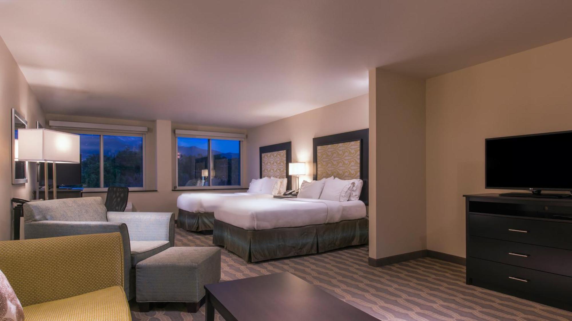King Suite Two King Beds or Mountain View or Sofa Bed