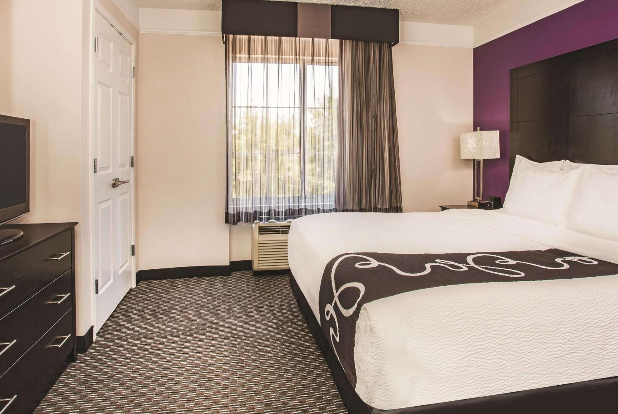 One-Bedroom King Suite Non-Smoking