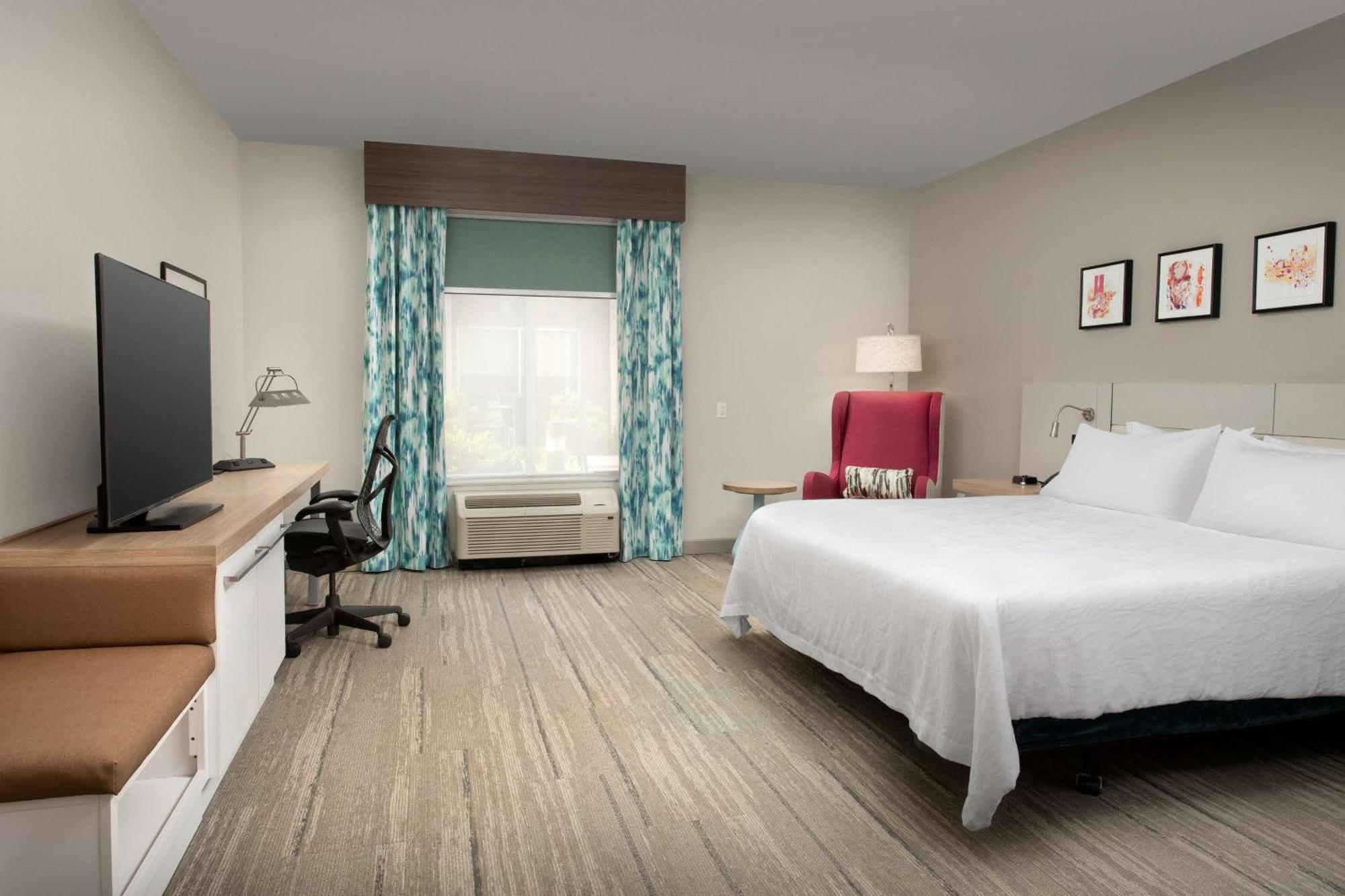 King Room Tub Mobility Hearing Access