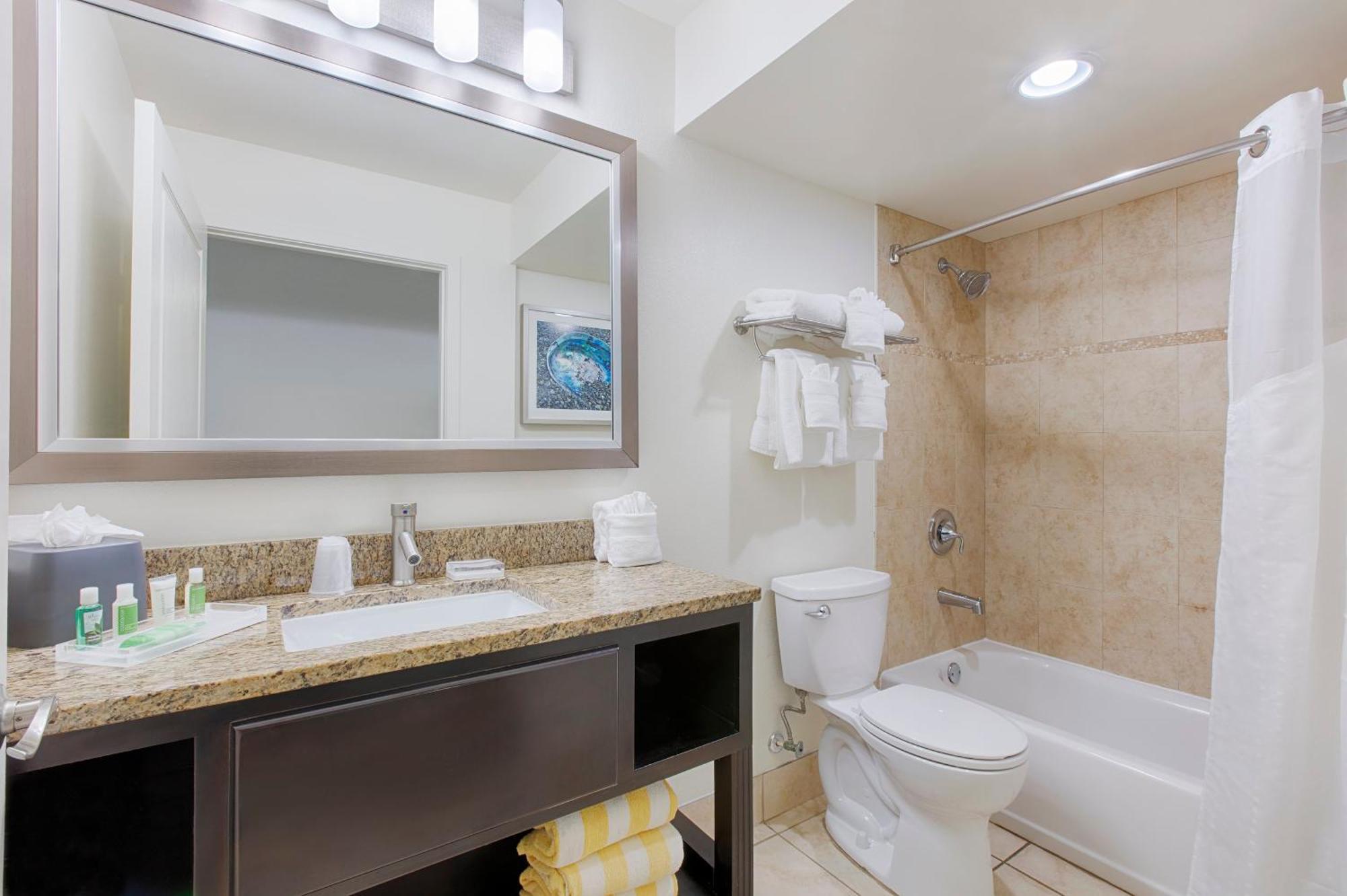 Queen Suite Two Queen Beds Bunk Bed Oceanfront Non-Smoking