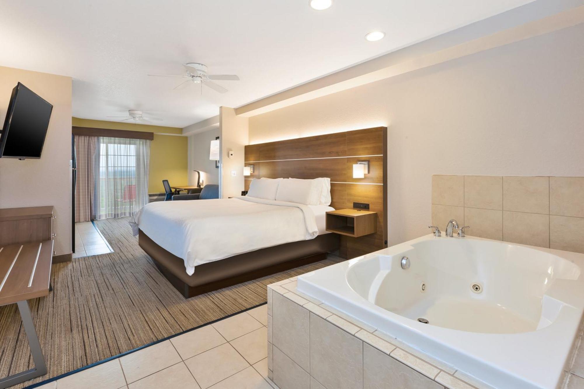 King Suite Spa Bath
