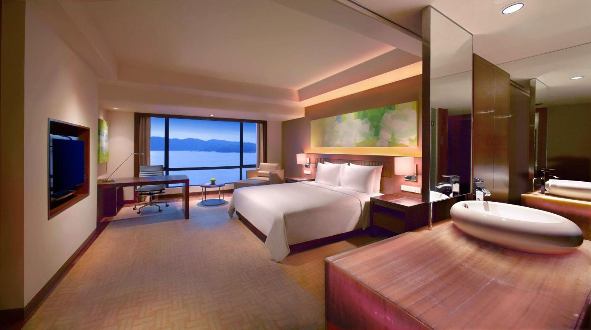 High Floor King Room Sea View Club Access