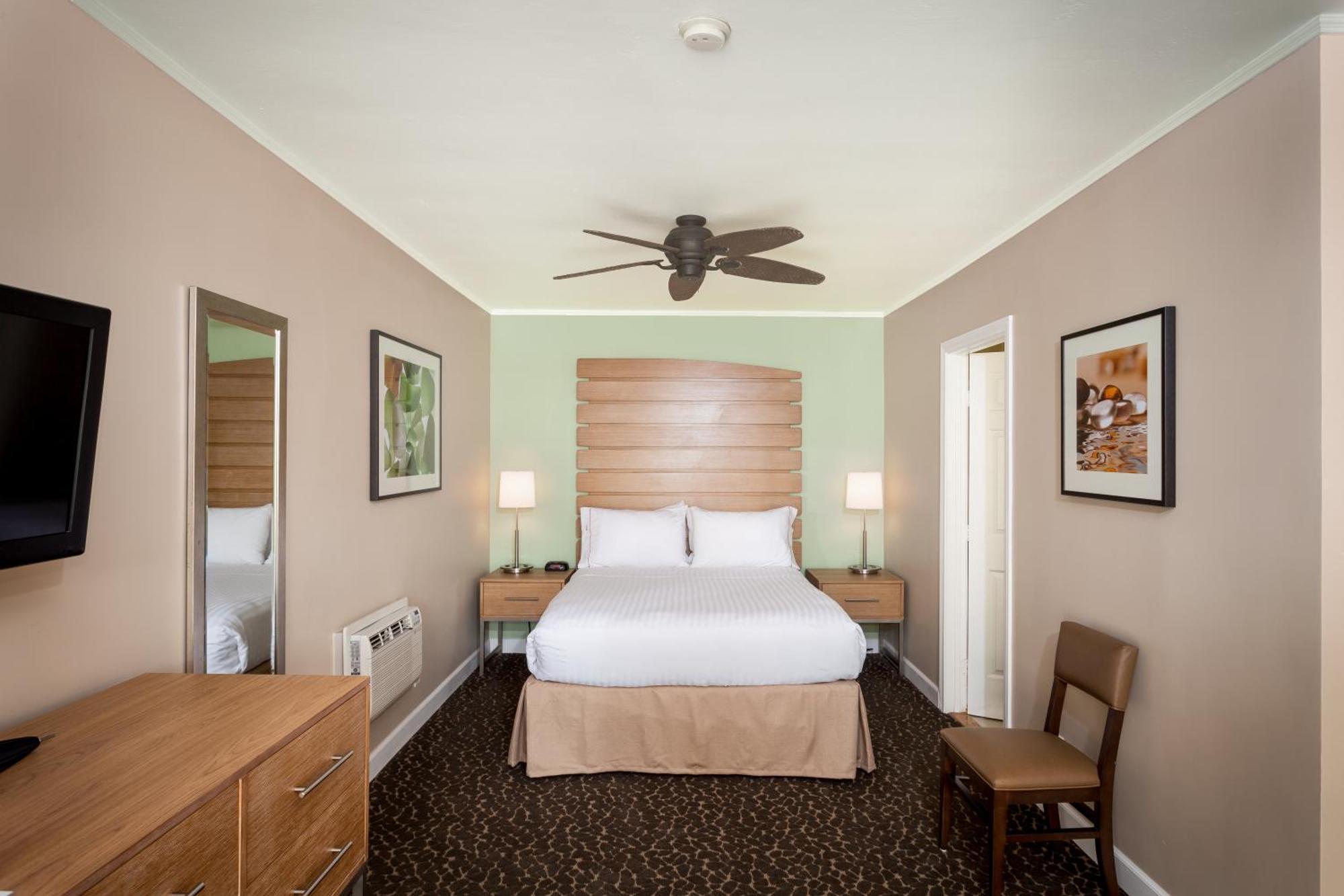 Standard Queen Room