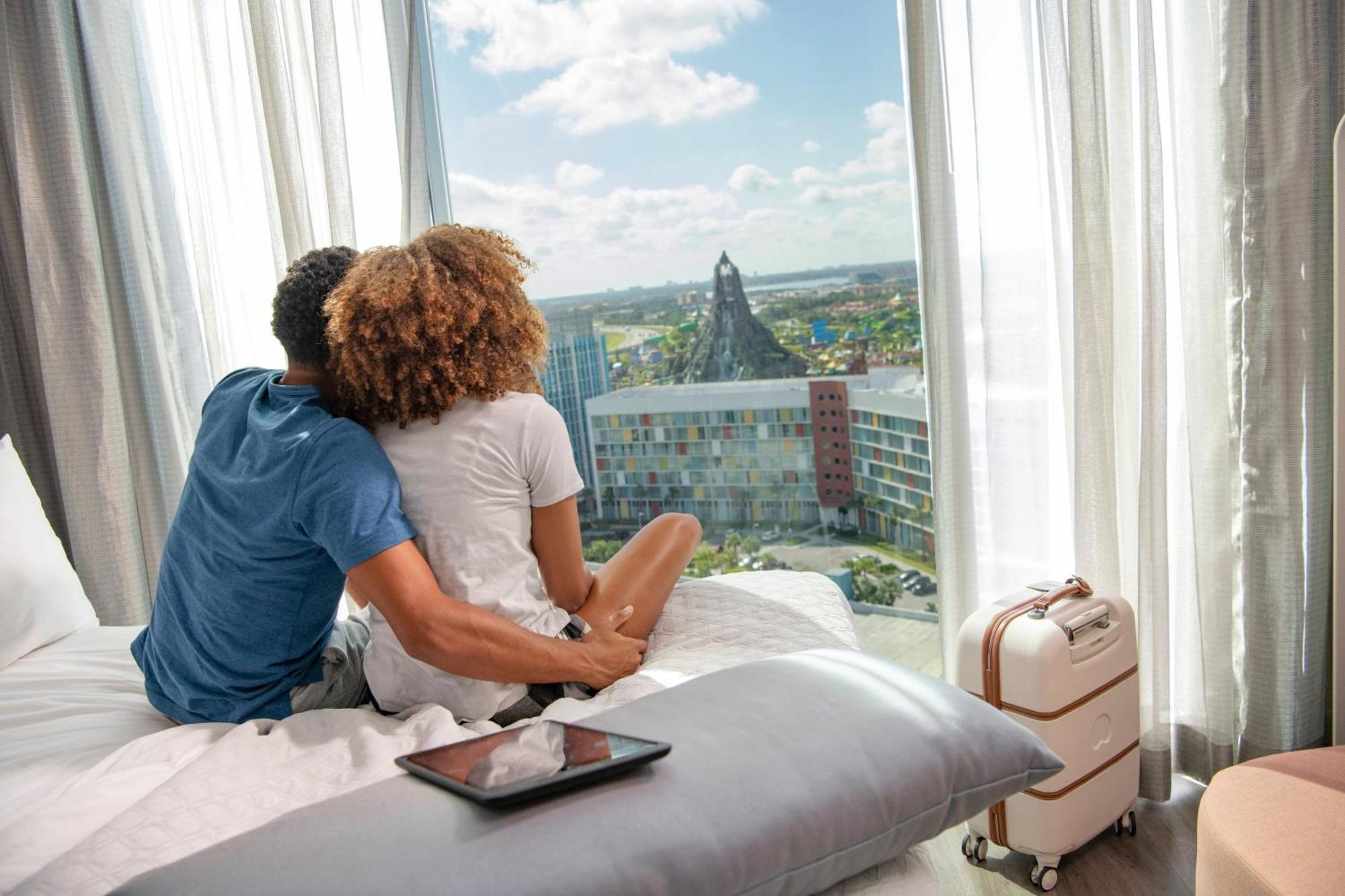 Deluxe King Room Includes Early Park Admission*