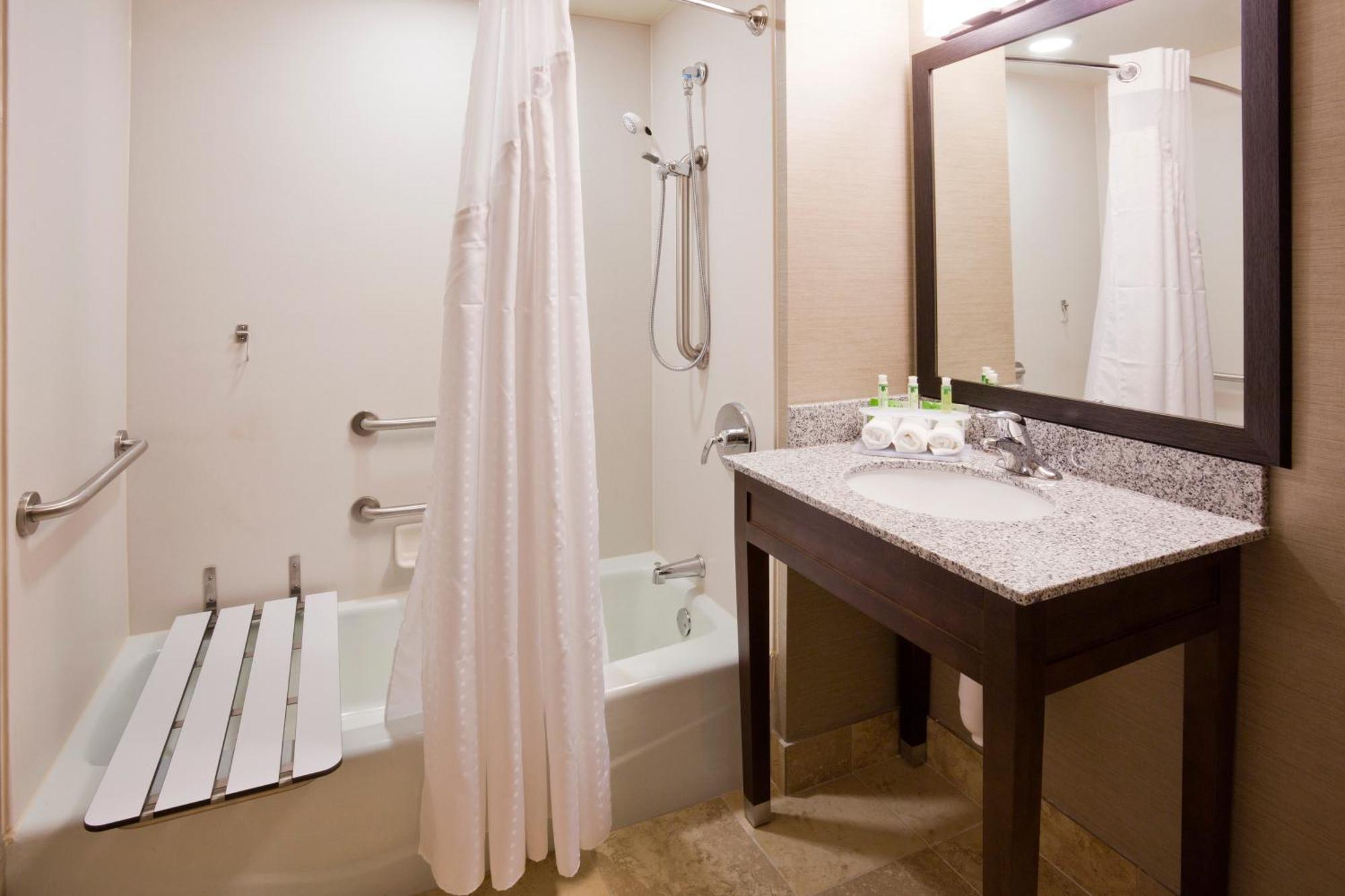 Queen Suite Two Queen Beds
